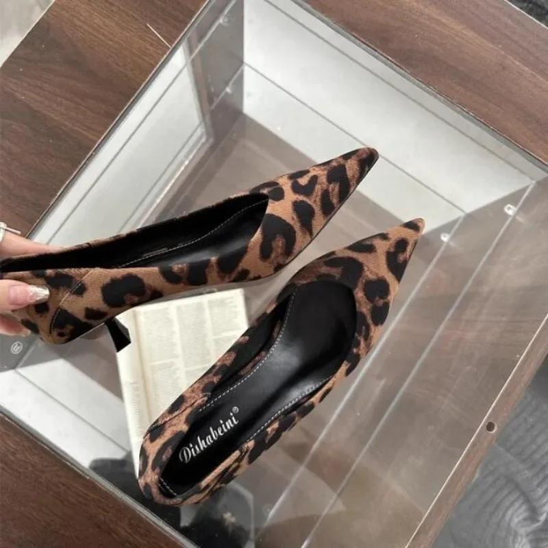 Designer High Heels Spitzschuh Afrikanische Frau Schuh Sexy Pump Neueste Spikes Burgunderrot Klassische Crossdresser Fein Dünn Afrika