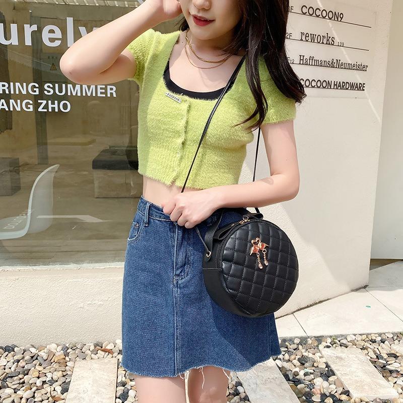 Fashion portable one-shoulder crossbody embroidered bag, a versatile women's bag