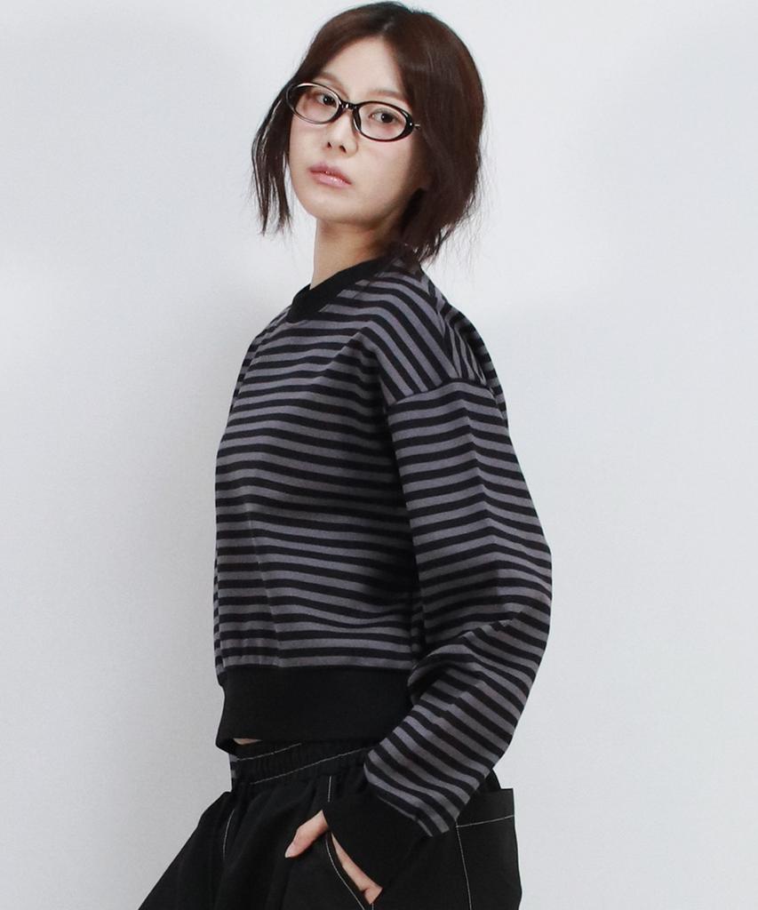 Deumakeu Stripe Crop Sweatshirt - Black