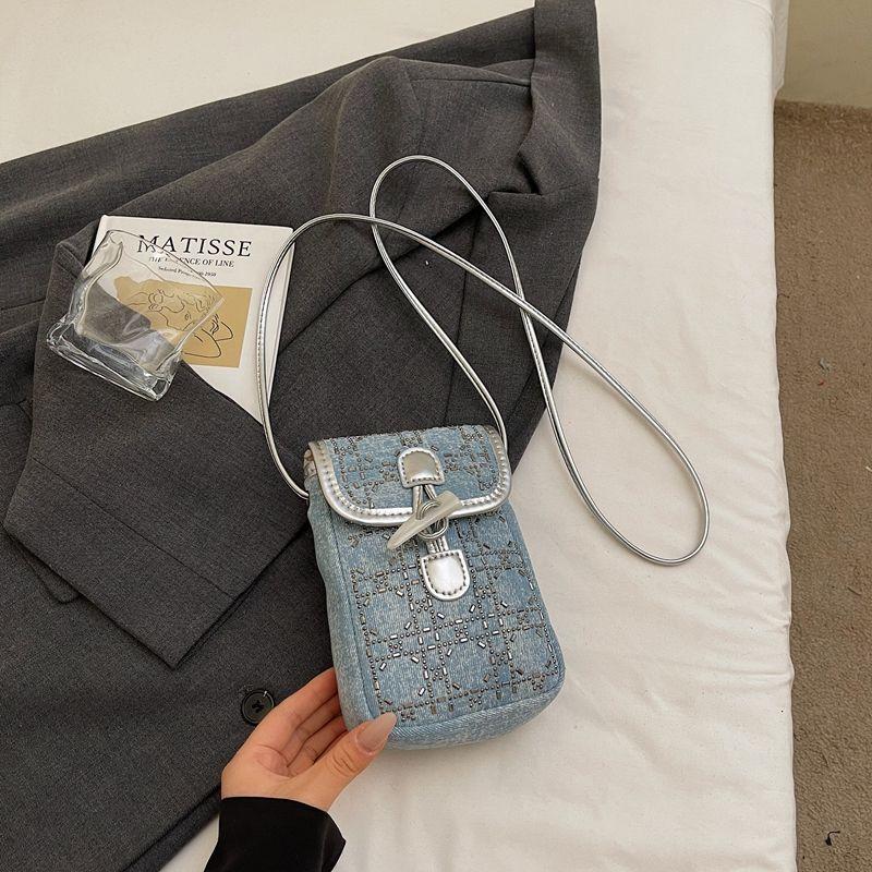 

Лето Лето Высокий Сенс Деним Маленькая Сумка Женская 2025 Новая Нишевая Легкая Роскошь Западный Стиль Бриллиант На Плечо Сумка для Мобильного Телефона Blue
