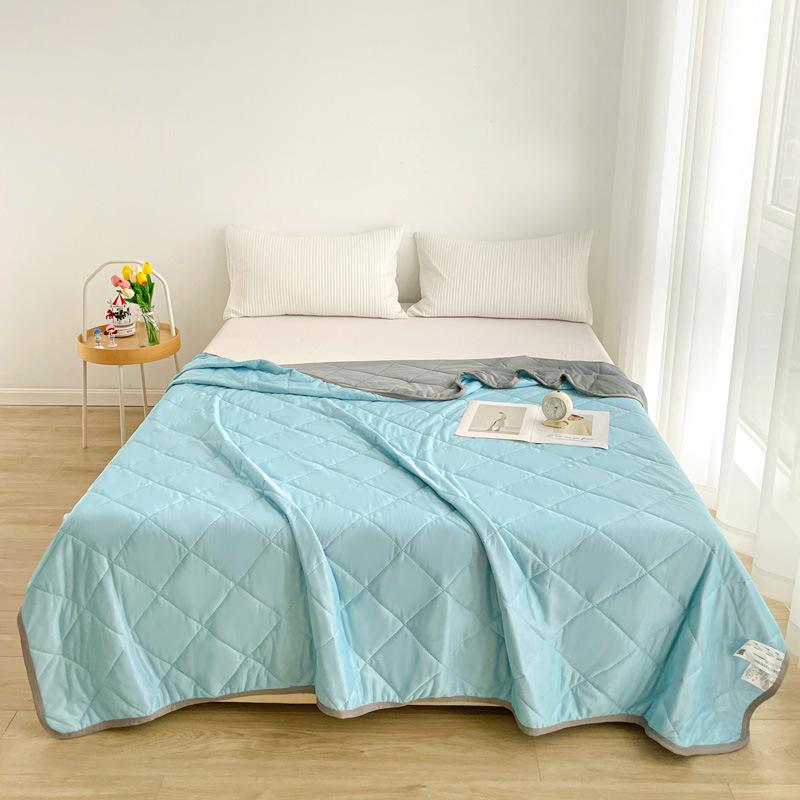 Cooling Ice Silk Summer Quilt - Lightweight, Washable, Solid Color for Single/Double Beds