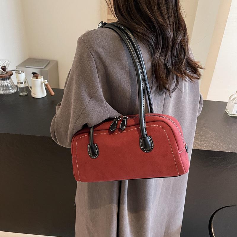 Vintage matte suede hand-held pillow bag women's 2026 new niche design underarm commuter shoulder bag