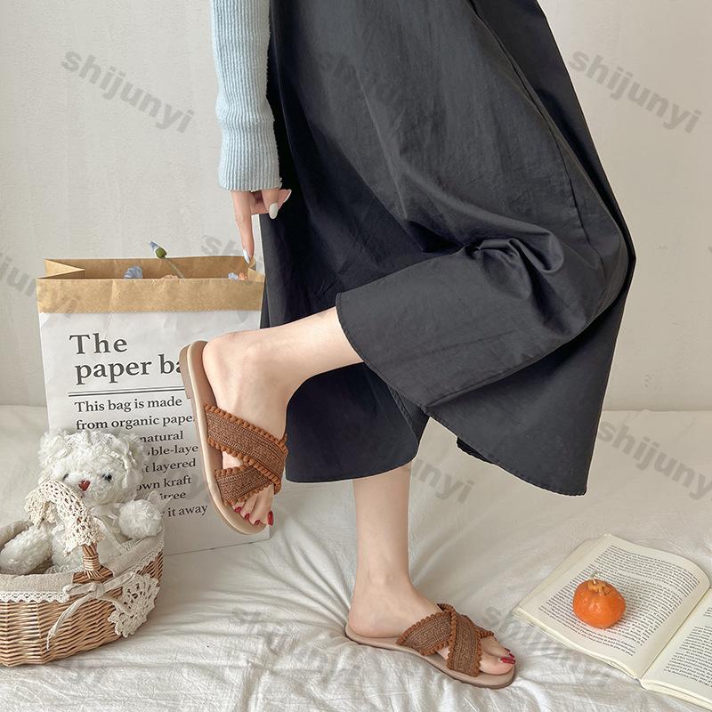 2025 New Bohemian Women's Beach Slippers Lightweight Comfortable Fashionable Flat Casual Shoes Outdoor Slip On One Word Sandal