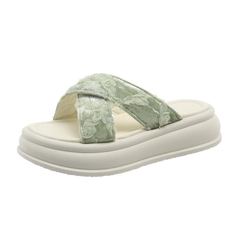 Beautiful one-word thick-soled slippers for women to wear 2025 summer new versatile ins tide non-slip seaside vacation beach