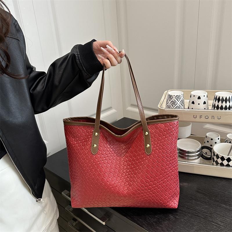 Large capacity woven bag women s retro versatile shoulder underarm bag portable tote bag красный