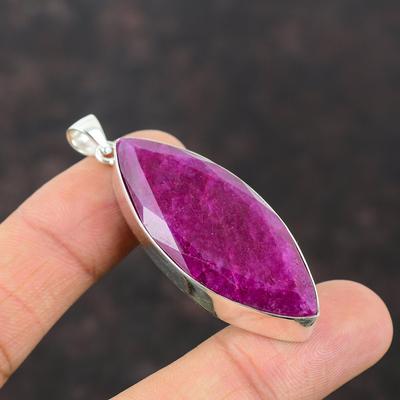 Colgante de rubí de Cachemira facetado Nueva joyería de piedras preciosas Colgante de plata de ley 925 Joyería hecha a mano Colgante de piedra de nacimiento Regalo para aniversario