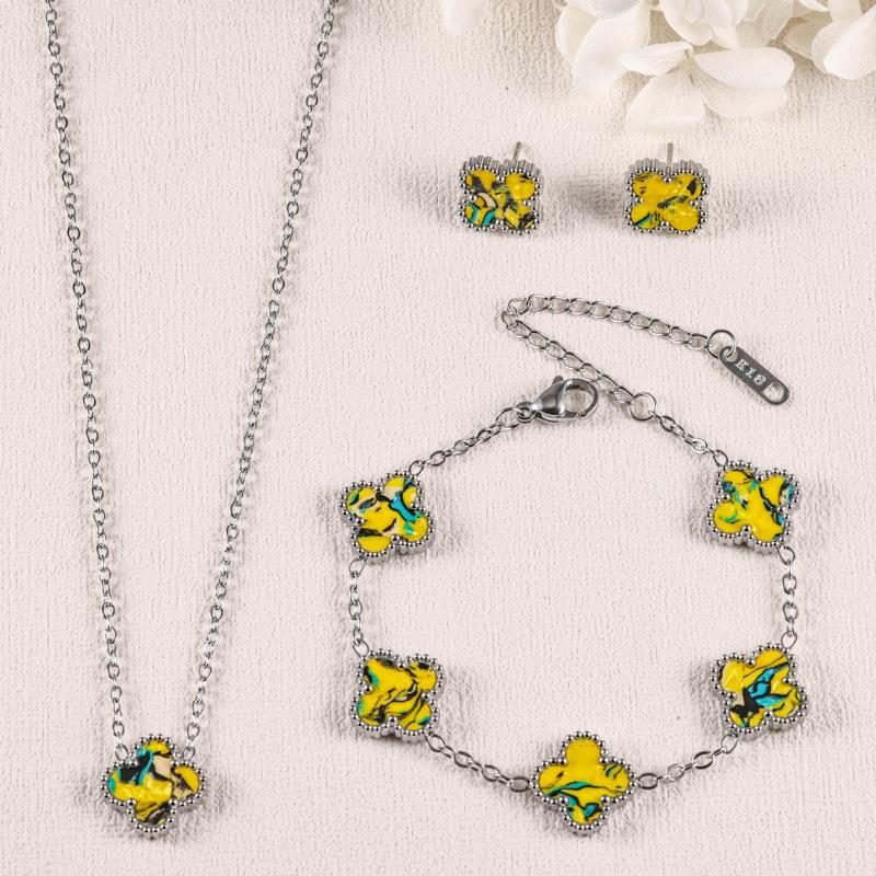 Four-leaf Clover Three-piece Necklace Bracelet and Earring Set - A Luxurious Colorful Fashion Jewelry Set