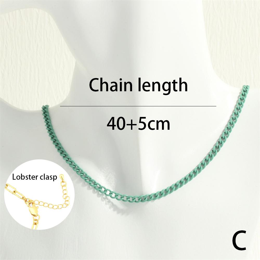 Moderner trendiger Damen-Choker mit farbiger mehrlagiger kubanischer Kette