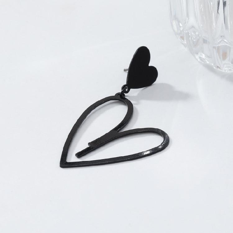 Modern Black Heart Pendant Earrings Vintage Modern Jewelry Lightweight Alloy Earwear Accessory for Fashion Enthusiasts