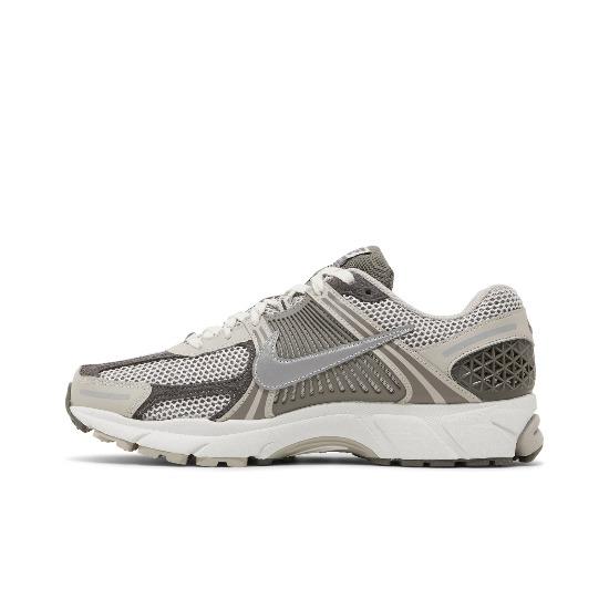 

Nike Air Zoom Vomero 5 Light Iron Ore FD0791-012 Unisex EU 40 серый