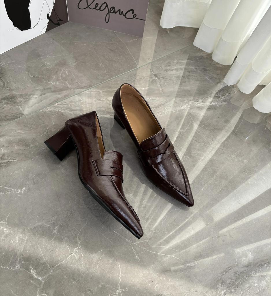 Mocassini a punta francesi da donna 2025 nuovo primavera e autunno pelle di pecora retrò tacco spesso tacchi alti pelle temperamento scarpe singole