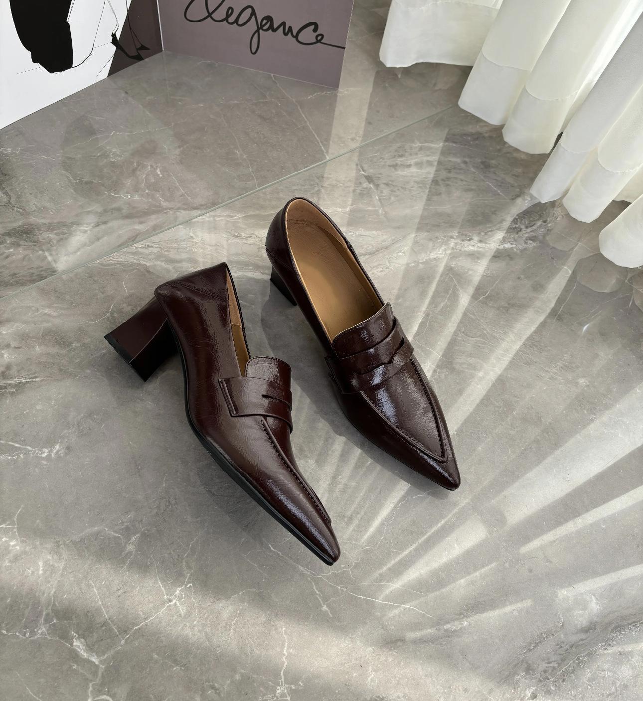 

French pointed loafers women s 2025 new spring and autumn sheepskin retro thick heel high heels leather temperament single shoes 40