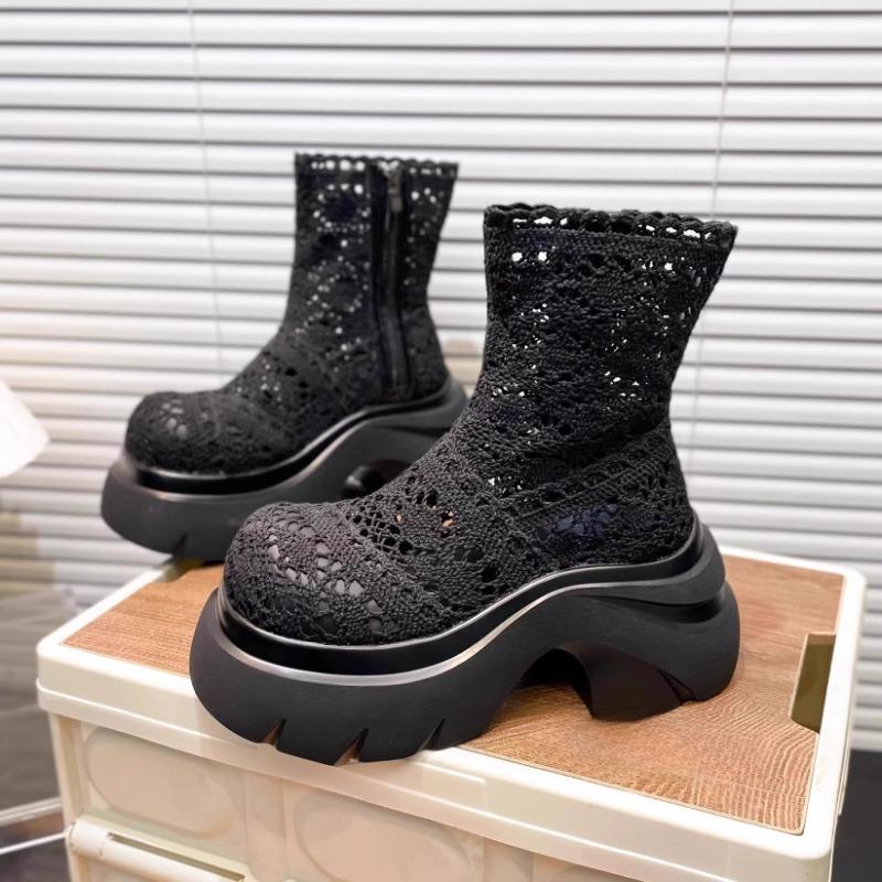 New Thick-soled Women's Shoes Perforated and Breathable Ankle Boots Fashionable and Versatile Cool Boots