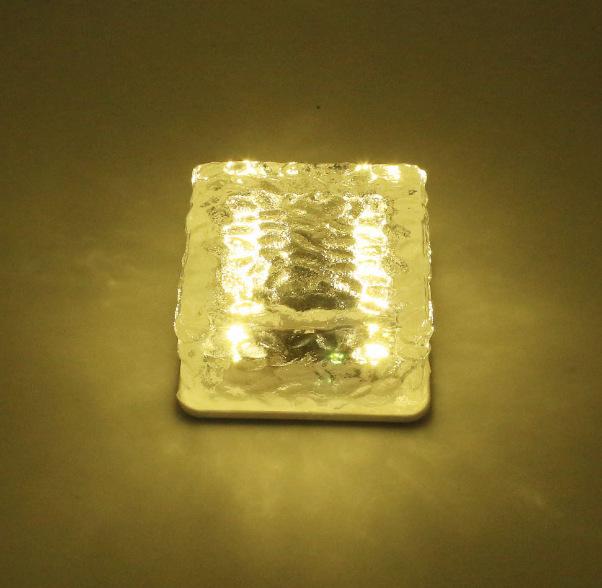 Waterproof Solar Outdoor Villa Courtyard Lamp: Ice Brick Design for Gardens and Balconies