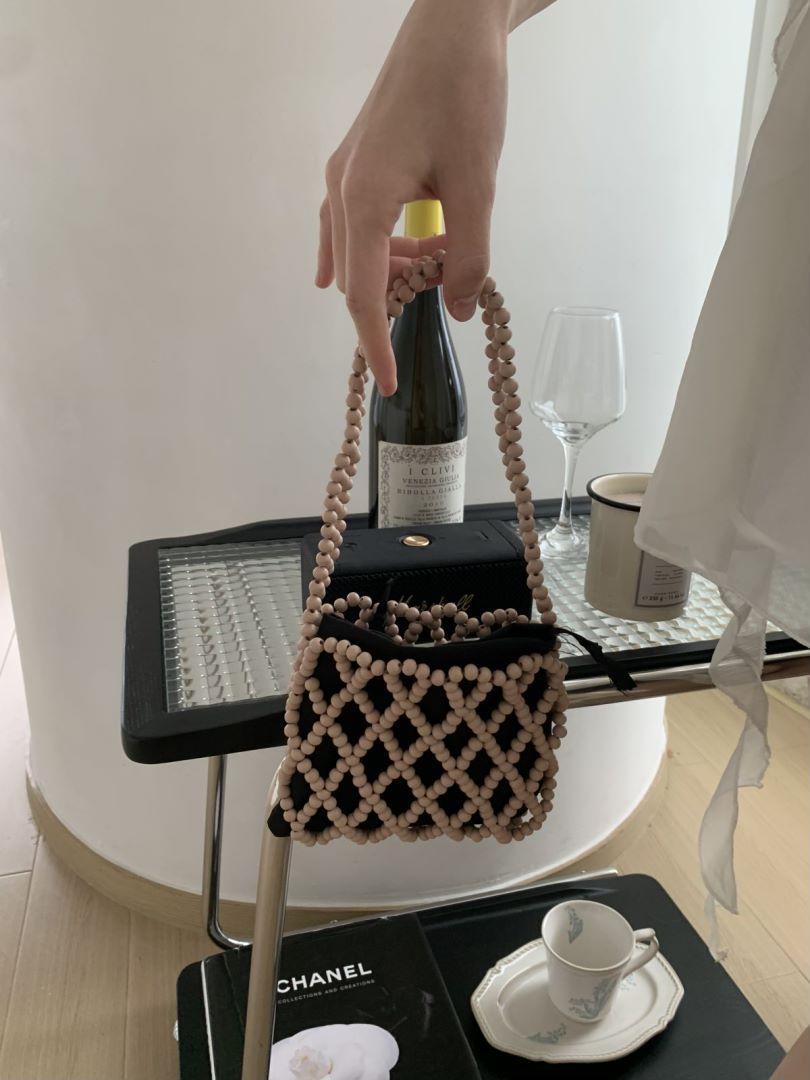 

Літо 2024 новий дизайн ніші простий порожнистий чистий ручної роботи з бісером обідня повсякденна маленька квадратна сумка абрикосовий