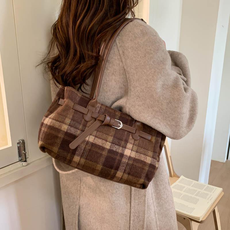 

Ретро клетчатая сумка 2025 новая высококлассная женская сумка-тоут для работы большой вместимости, носимая на плече или под мышкой коричневый