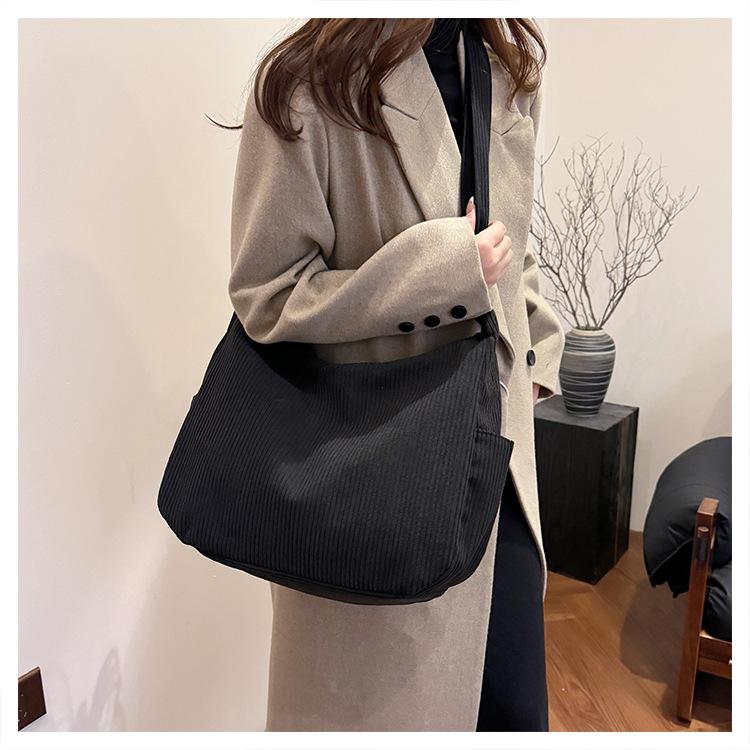 Corduroy Bag Women's Large Capacity 2025 New Simple Shoulder Messenger Bag Casual Versatile Commuter Tote Bag