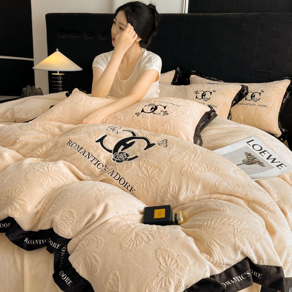 Winter Thickened Carved Milk Velvet Four-Piece Set with Luxurious Embroidery and Wide-Edge Bed Sheet and Duvet Cover