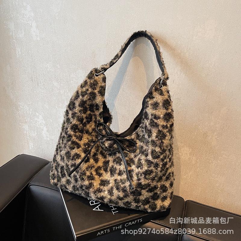 

ins autumn and winter retro plush plaid bag women s shoulder messenger commuter bag large capacity leopard print large bag tote bag
