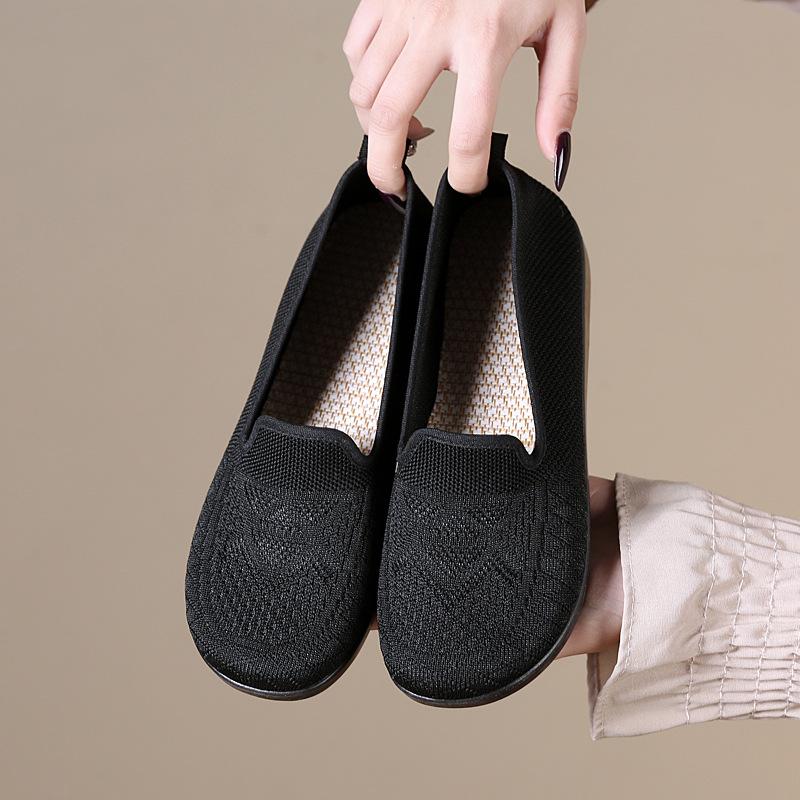

Shoes women s cloth shoes spring new casual lazy one-pedal fly-woven middle-aged and elderly mother shoes old Beijing cloth shoes women 41 чорний