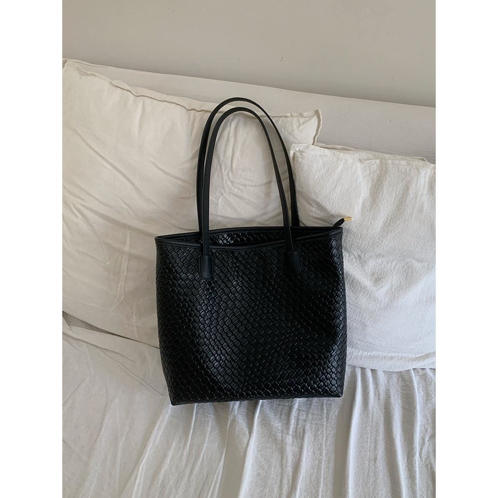 IELGY Ladies Tote Bag Large Capacity Commuter Black Woven Portable Shoulder Bag