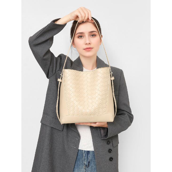 Large Bag for Women, Autumn and Winter New Style, Versatile Genuine Leather Crossbody Bag, Large Capacity Commuter Bucket Bag