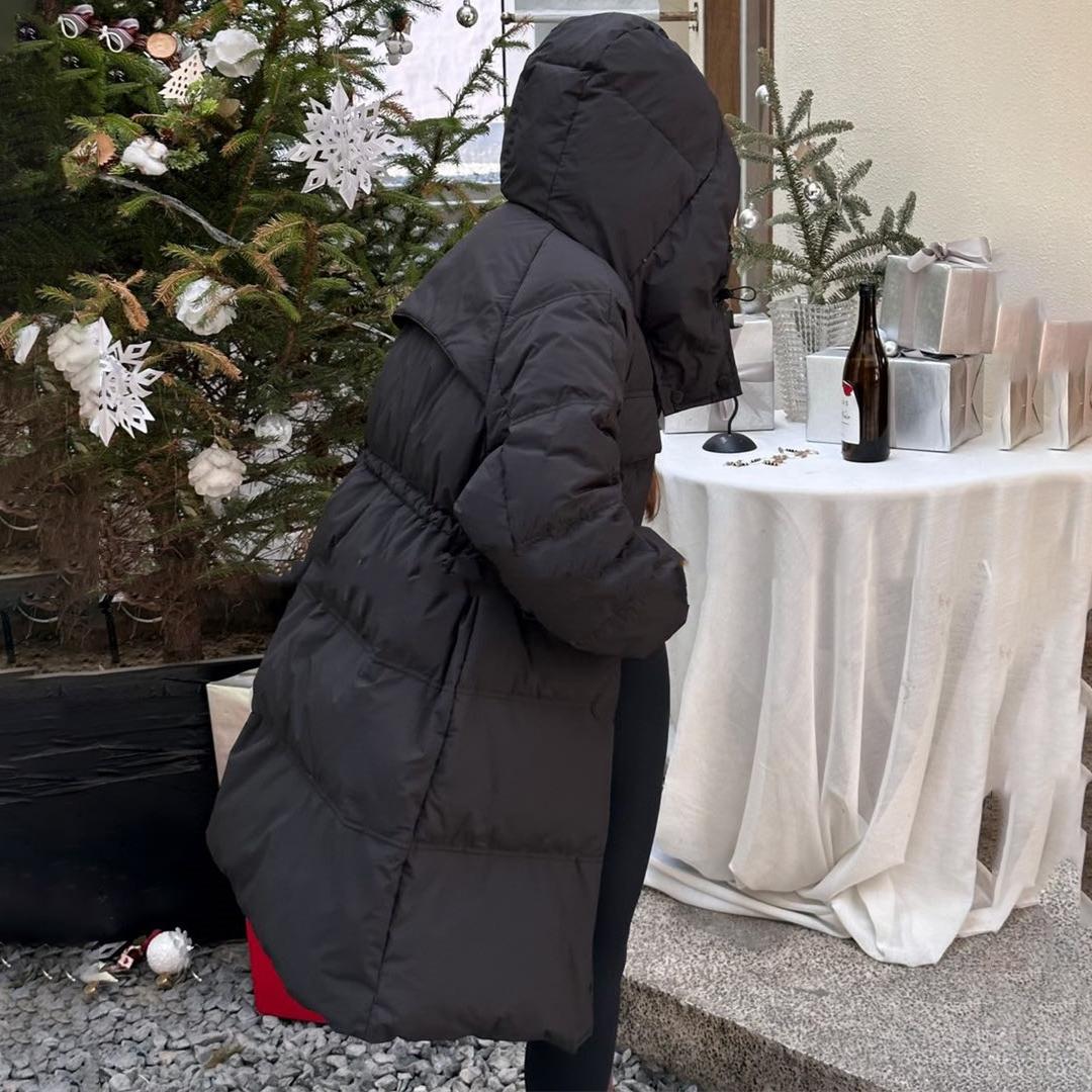 Женская длинная легкая куртка-пуховик осень-зима с капюшоном — фото 5