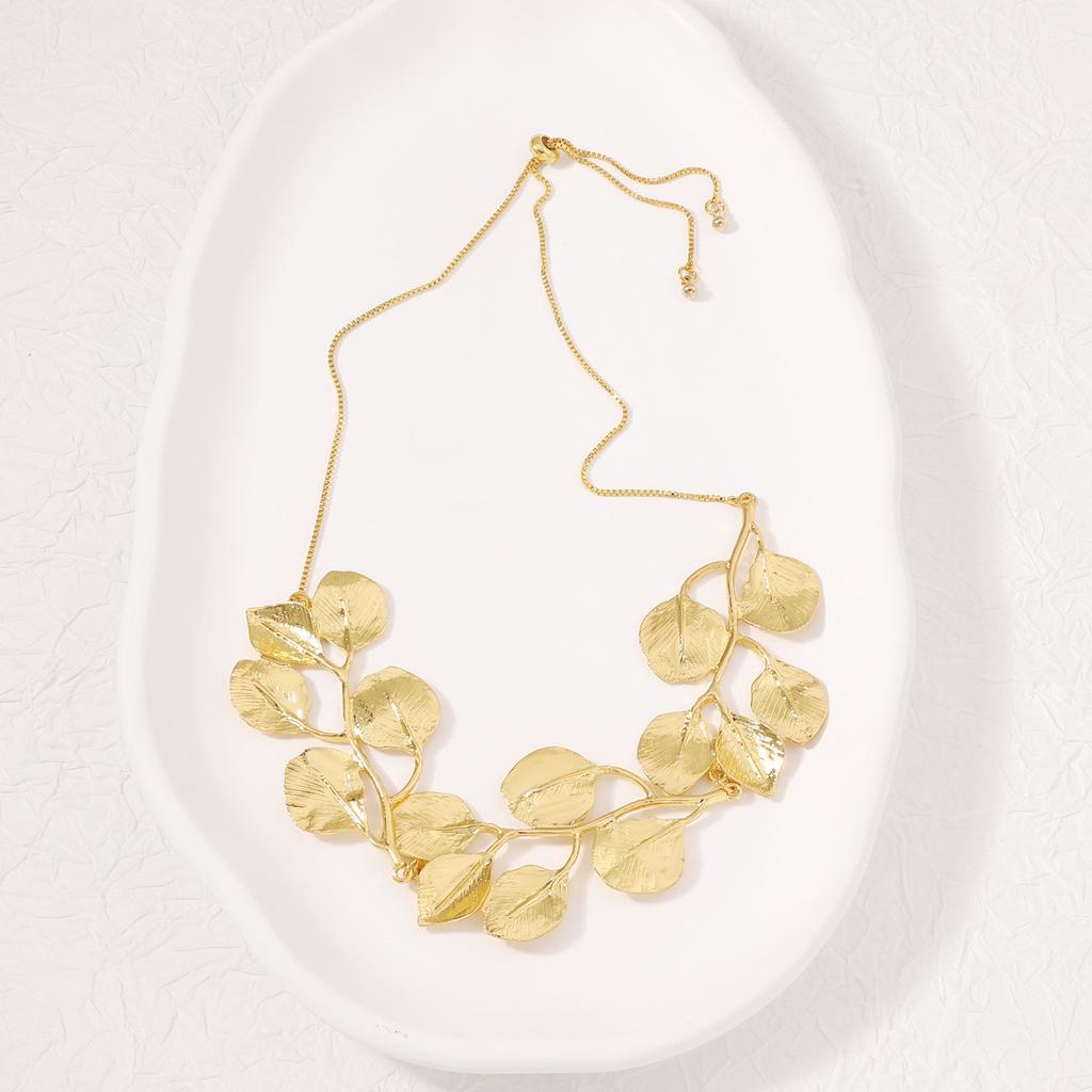 Europe and the United States popular metal leaves light luxury versatile trend fashion niche earrings earrings Yiwu jewelry