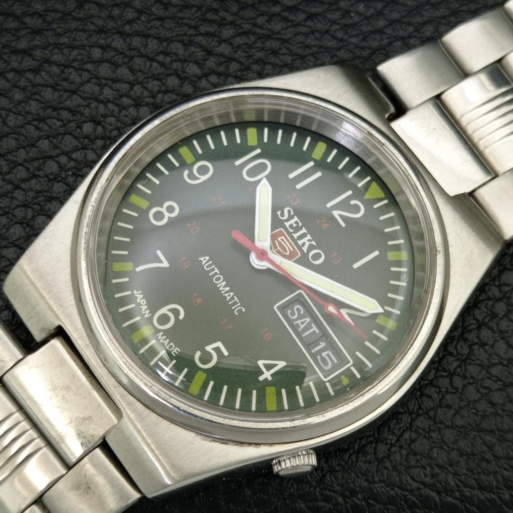 GENUINE VINTAGE SEIKO 5 AUTOMATIC JAPAN MENS GREEN COLOR DIAL WATCH a708595-1