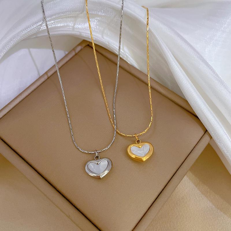 Female Collarbone Heart-shaped Minimalist Necklace