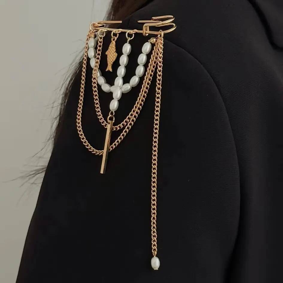 Salircon Trend Classic Gold Color Metal Small Fish Pendant Brooches Creative Imitation Pearl Tassel Dress Suit Pins Clip Jewelry