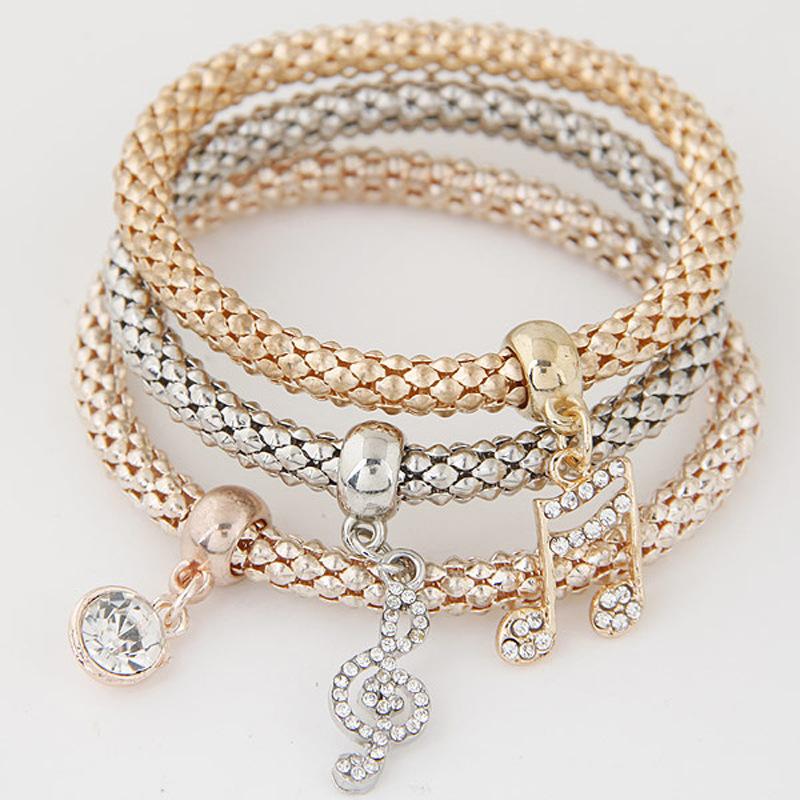 Platform Explosion, European and American Flash Diamond Big Peach Heart, a Variety of Three-color Corn Chain Bracelets, Three-piece Bracelets