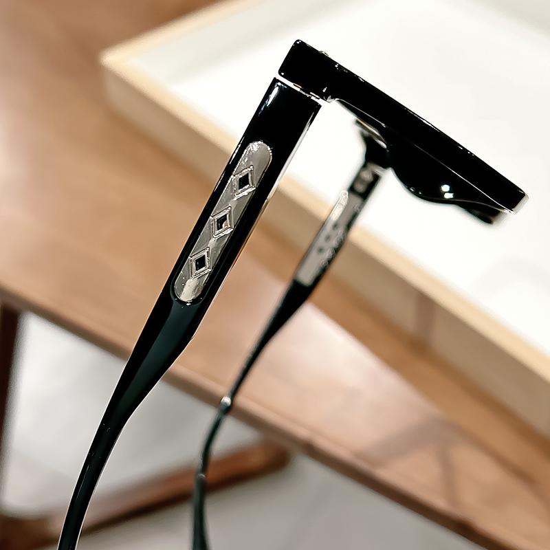 The versatile and fashionable small square-framed perfume can replace the classic anti-blue light scented glasses