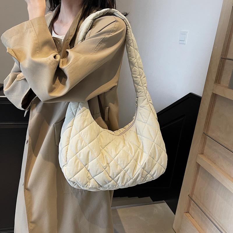 Autumn and winter new diamond shoulder bag casual women's messenger bag large capacity girls fashion casual round neck tote bag