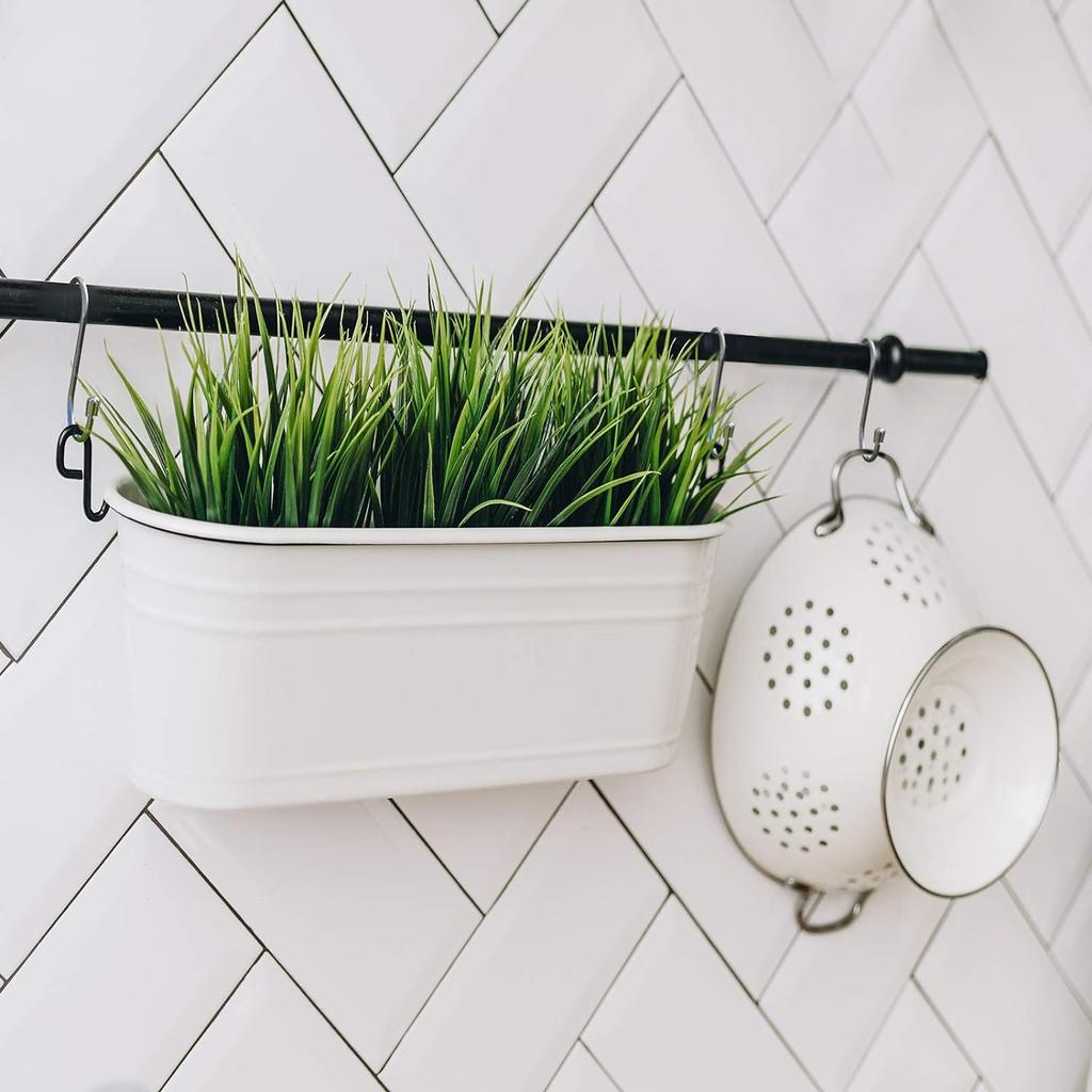 Stainless Steel S-hook Kitchen Hooks Are Commonly Used. Solid Hooks Are Non-magnetic
