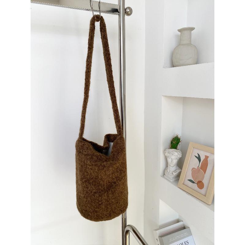 Autumn and Winter Soft Waxy Plush Bucket Bag Retro Versatile Messenger Bag Simplicity Large Capacity Shoulder Bag Women
