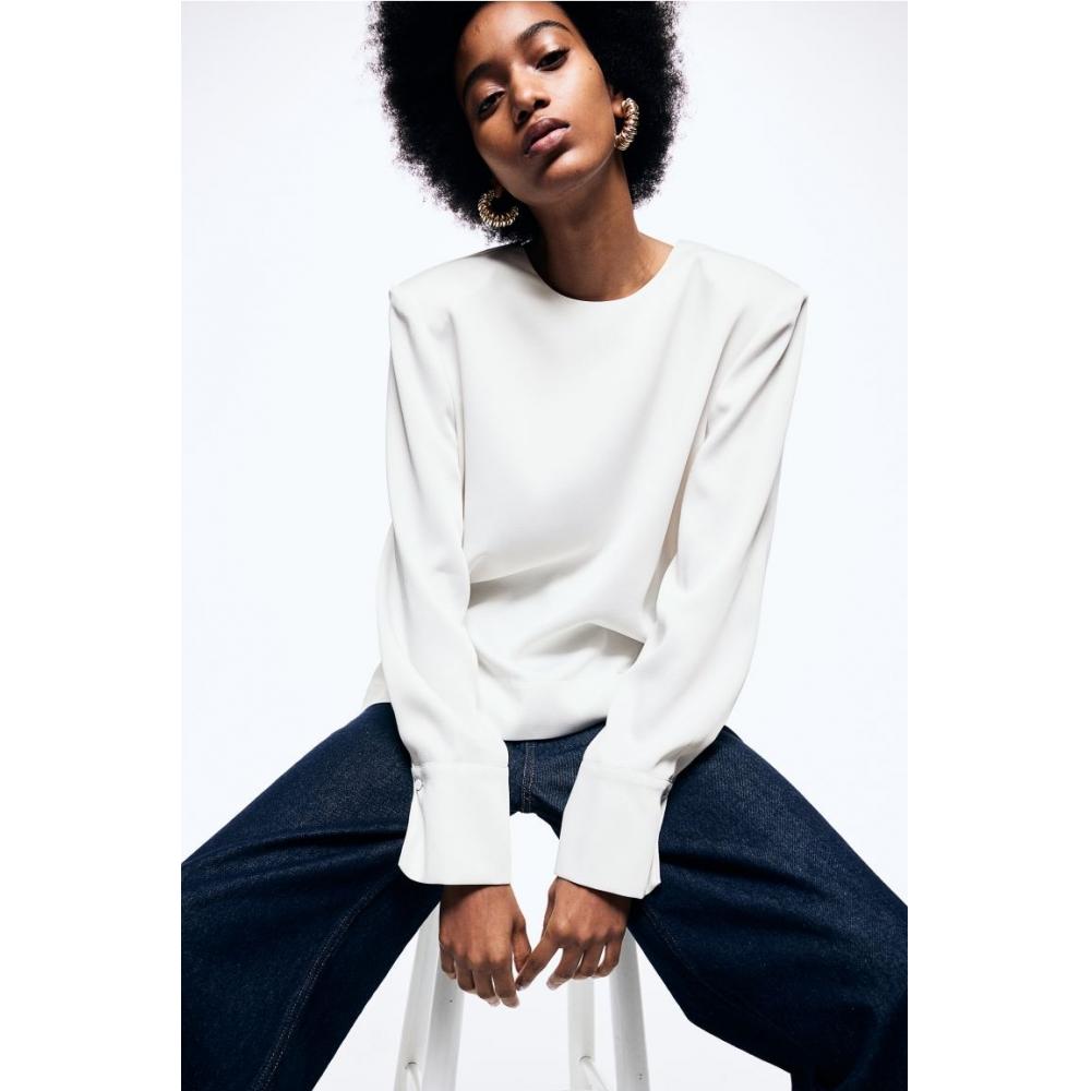 

Блуза HM с подплечниками белая