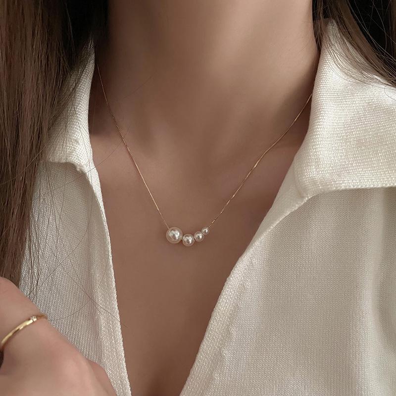 Collana a Clavicola con Nappa di Perle e Farfalla in Stile Coreano