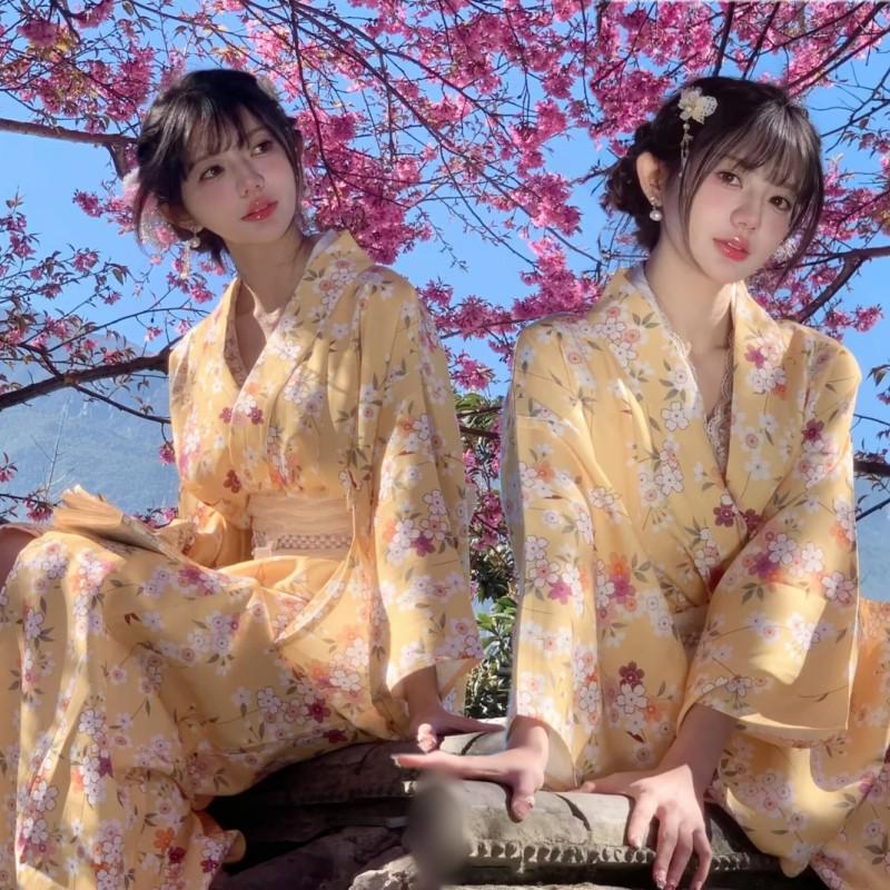 Dámské japonské kimono a yukata šaty pro formální fotografování