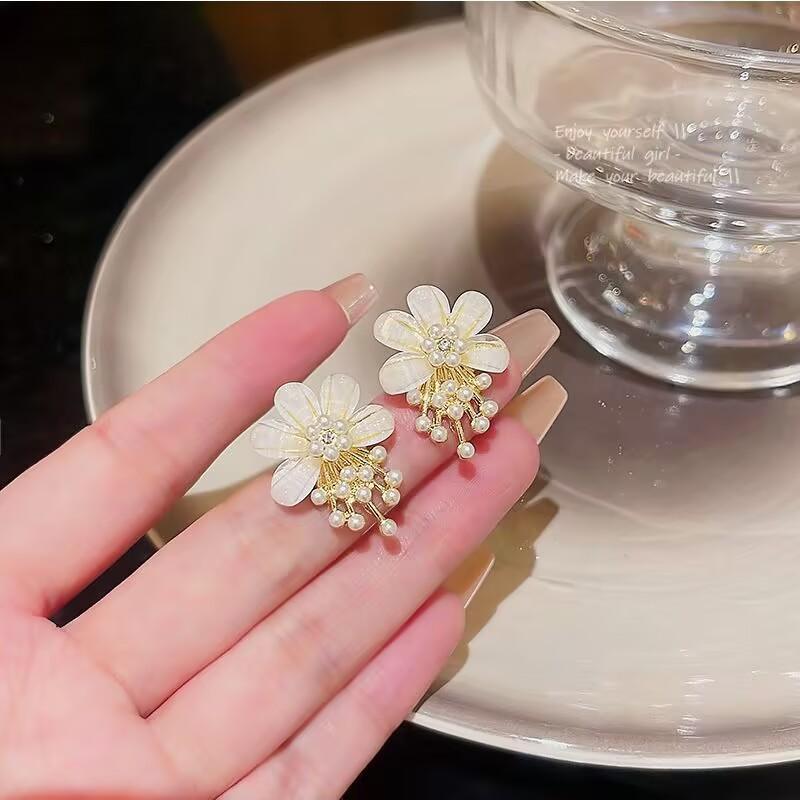 Korean Flower Stud Earrings for Women Rhinestone Faux Pearl Drop Earrings Elegant Ear Studs Spring Birthday Prom Jewelry Gift