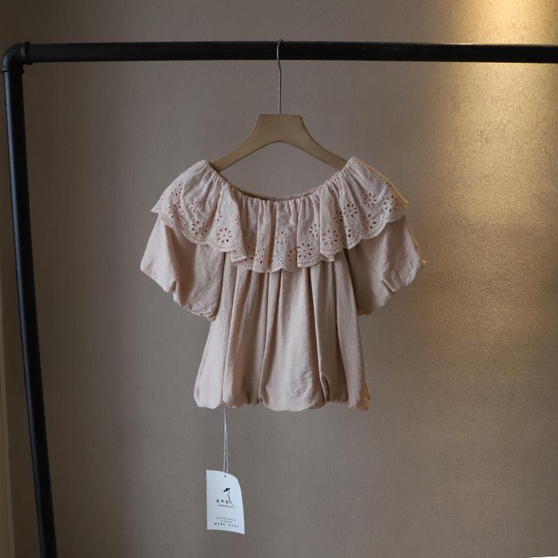 Top da donna francese-coreano con volant e spalle scoperte - Collezione Estate 2025