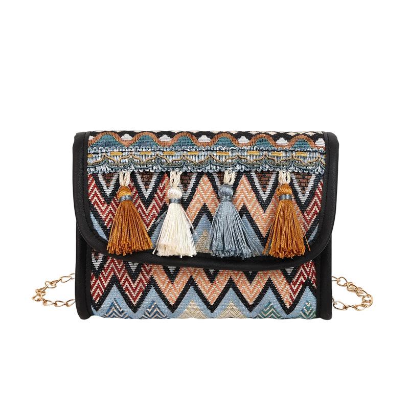 Minority Chain Messenger Bag Women's 2025 Spring New Ethnic Style Tassel Shoulder Women's Bag Travel Mobile Phone Bag