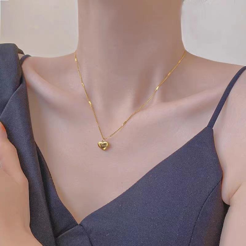 Love Love Necklace Year Female Summer Collarbone Chain Simple Temperament Light Luxury Neck Chain Peach Heart Titanium Steel