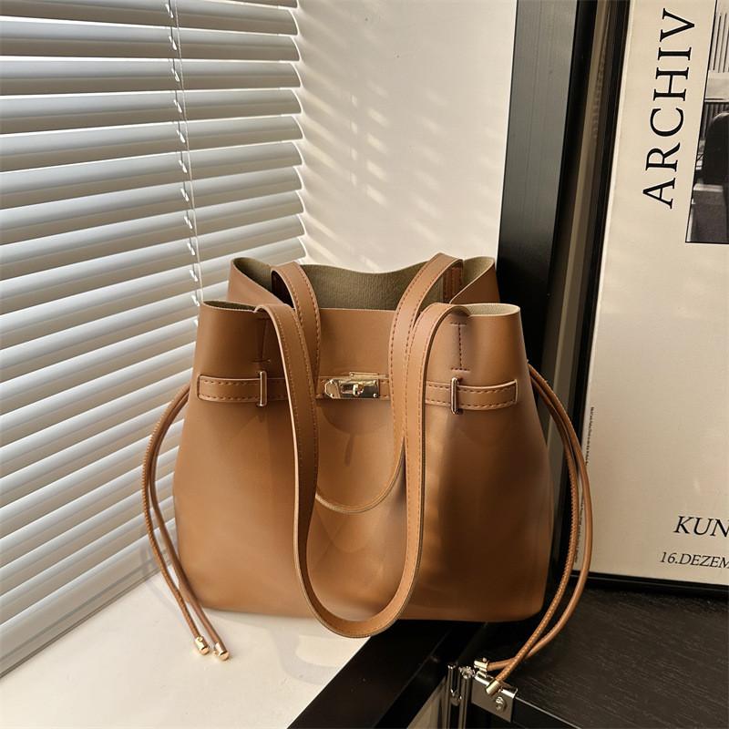 

Pu Street Style Water Bucket Bag With Shoulder Strap And Inner Phone Pocket For Work