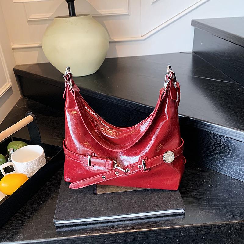 Premium Retro Underarm Bag Women's New Fashion Commuter Shoulder Bag Niche Commuter Messenger Bag