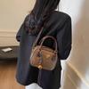 High-end Niche Bag Women's Autumn and Winter New Fashion Shoulder Messenger Bag Retro Portable Small Square Bag