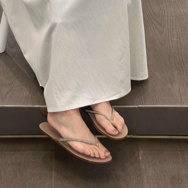 

Версия шлепок из овчины для женской летней носки, стразы, высококлассные пляжные крутые шлепанцы, шлепанцы с перемычкой для пальцев на плоской подошве 40