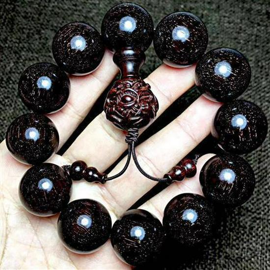 Herren Armband aus rotem Sandelholz mit goldenem Stern Agarholz Buddhistische Gebetsperlen