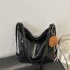 Solid Color Large Capacity Fashion Shoulder Messenger Bag 2025 Autumn and Winter New Versatile Ins Commuter Tote Bag Retro