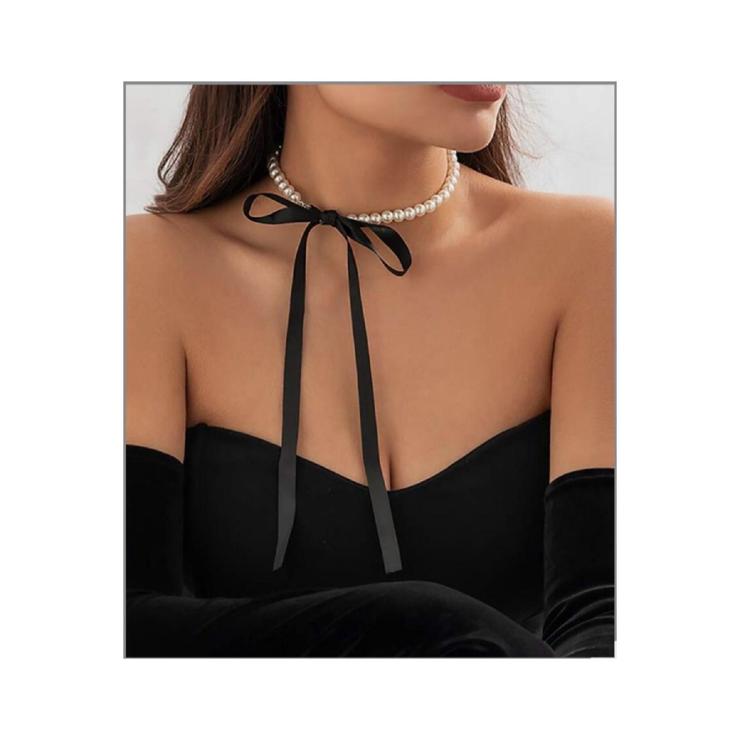 

Female Bow Balali Pearl Necklace чорний